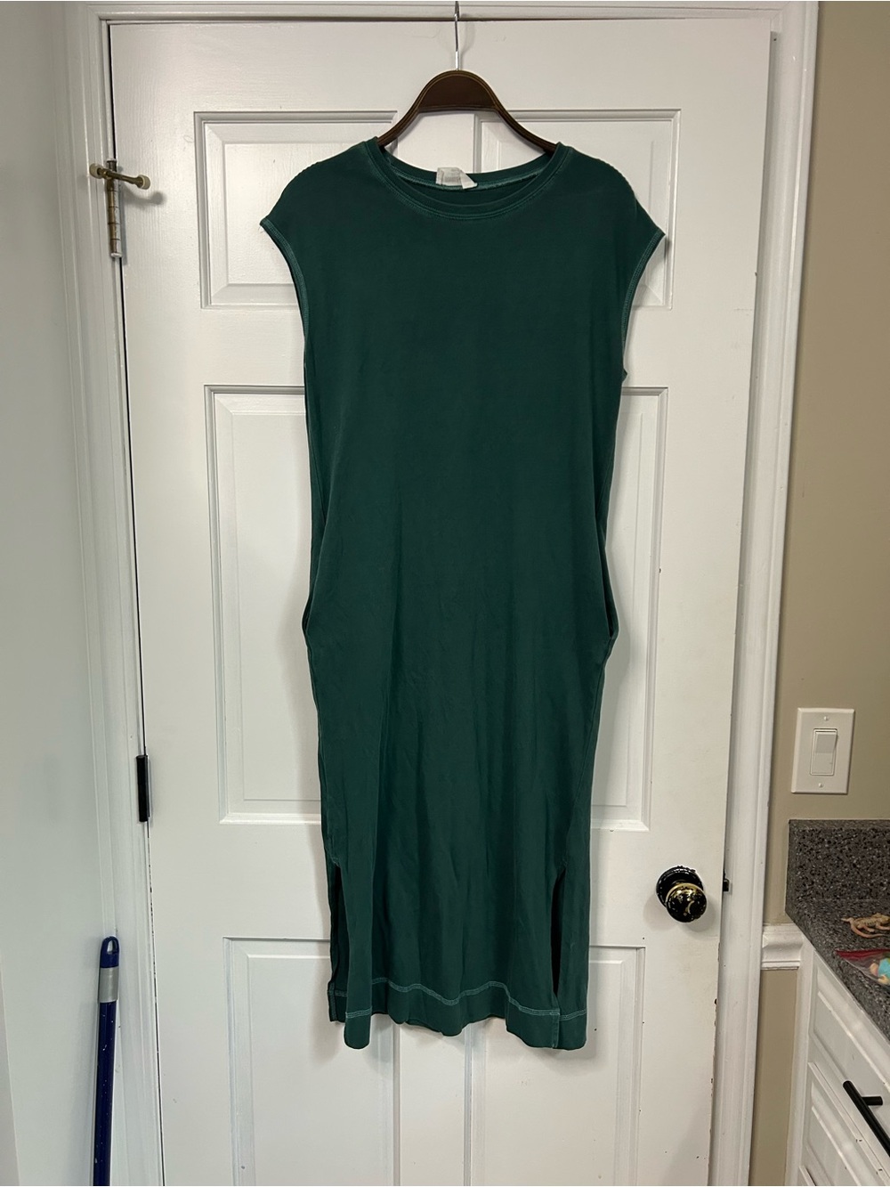 Sleeveless Green Midi Dress with Pockets